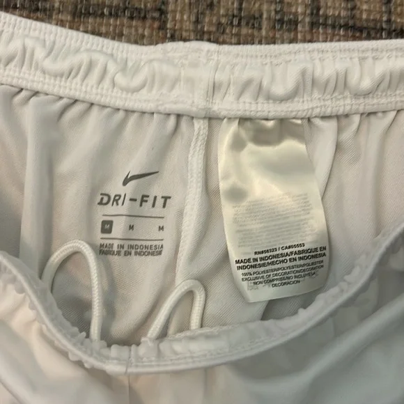 NWT Nike Women’s League Knit Short in White - Picture 2 of 4